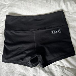FLEO Power High Rise Black Shorts size M